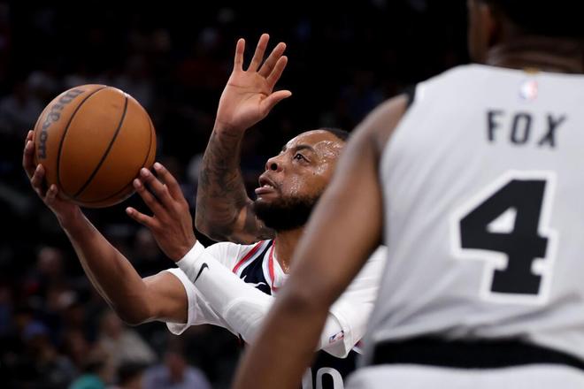 文班亚马创NBA历史盖帽神迹 马刺逆转快船拒24分