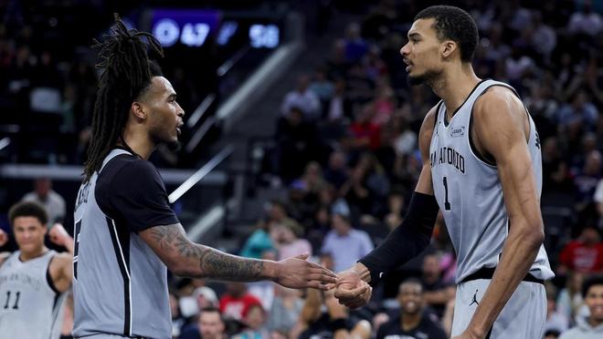 文班亚马创NBA历史盖帽神迹 马刺逆转快船拒24分