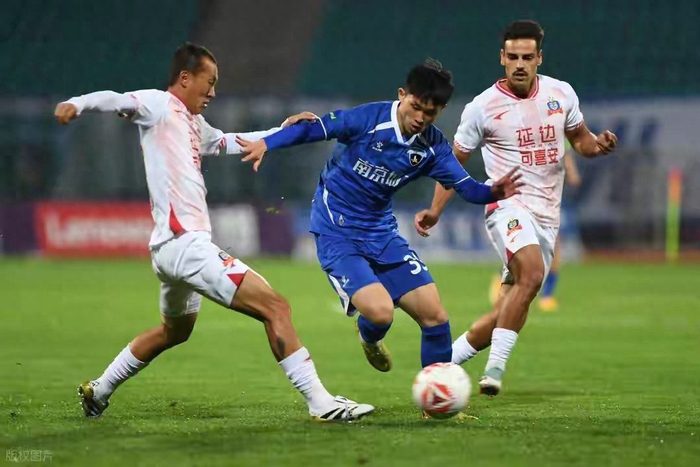 南京城市两轮举报对手外援引争议