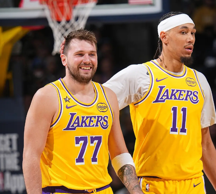 湖人角色球员海斯首发出战高效砍21+10 获三巨头