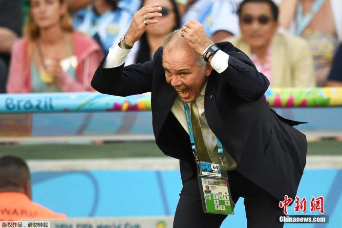 球王去世震撼阿根廷，功勋前主帅萨维利亚因健