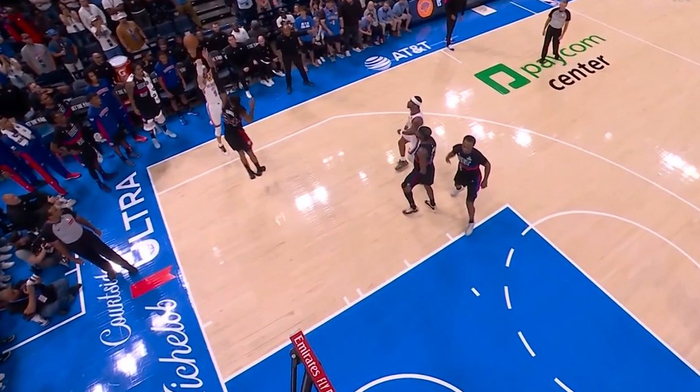 卡鲁索底角三分绝杀 拼图球员成球队胜负手