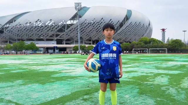 樊振东踢球失误自嘲，皇马双星复出引热议，国