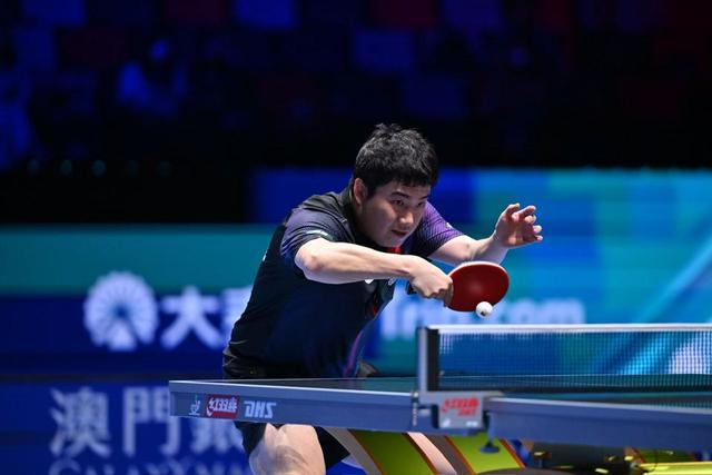 澳门乒乓球世界杯：王楚钦速胜梁靖崑爆冷，小