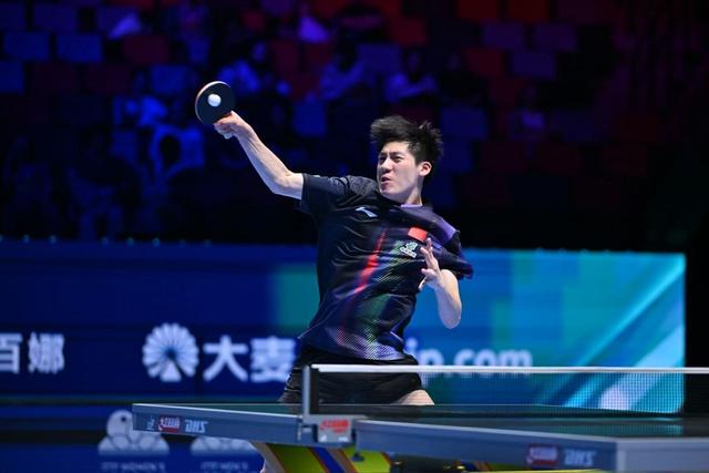 澳门乒乓球世界杯：王楚钦速胜梁靖崑爆冷，小