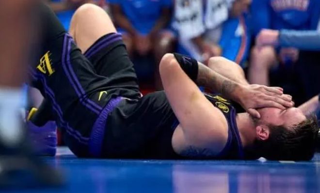 湖人双核重伤陷绝境 詹姆斯能否扛起球队重担？