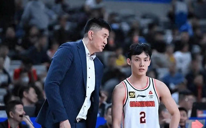 广东男篮领先19分遭翻盘 杜锋指防守结构失衡