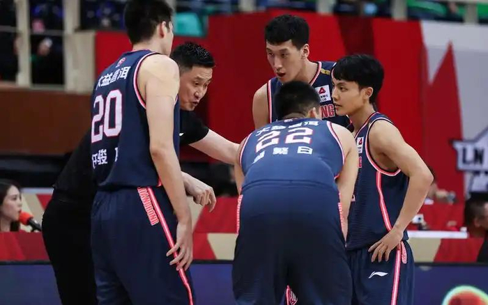 广东男篮领先19分遭翻盘 杜锋指防守结构失衡