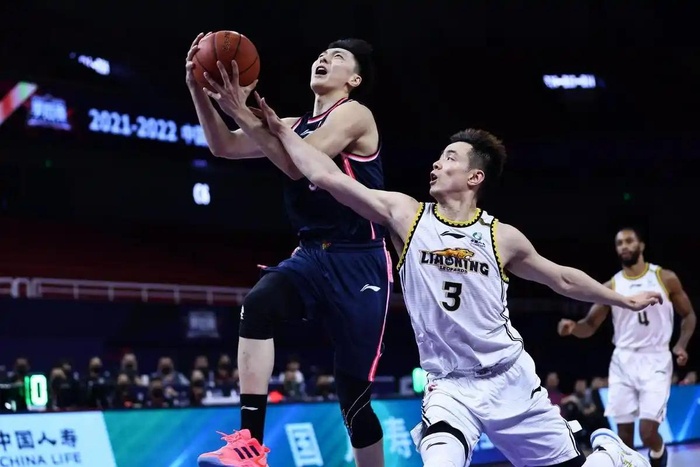 广东男篮领先19分遭翻盘 杜锋指防守结构失衡