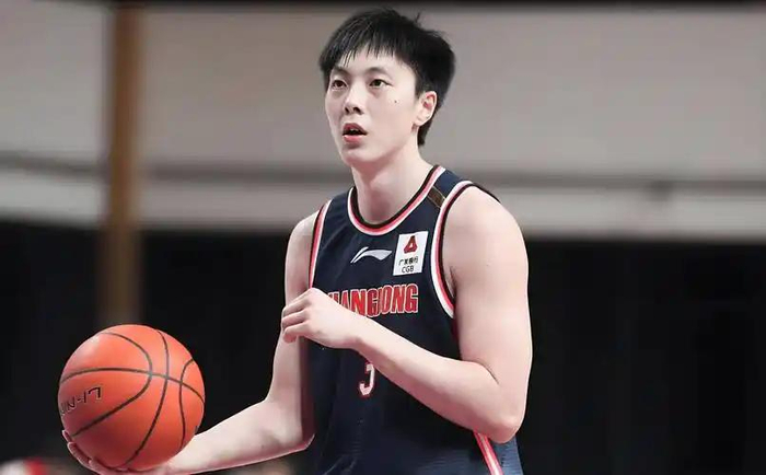 广东男篮领先19分遭翻盘 杜锋指防守结构失衡