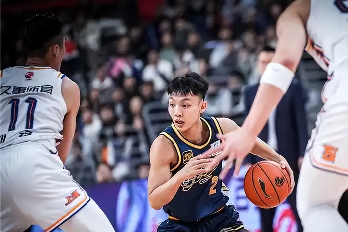 广东男篮领先19分遭翻盘 杜锋指防守结构失衡