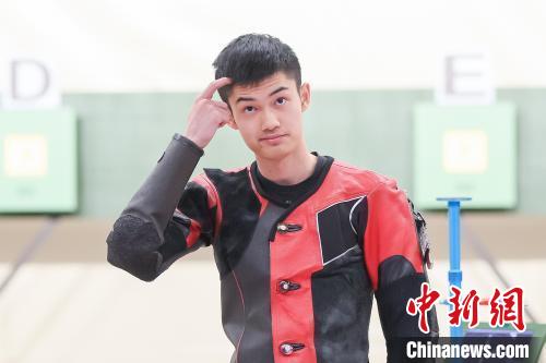 黄雨婷盛李豪搭档夺金 亚运赛场绽放金童玉女风